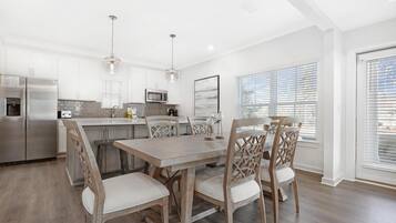 House, Multiple Beds, Balcony | Dining