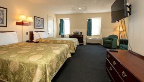 In-room safe, desk, iron/ironing board, free WiFi - Country Squire Inn & Suites (Coshocton)