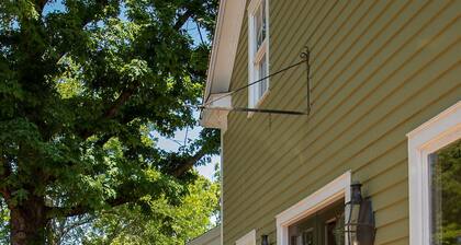 Country Squire Inn & Suites