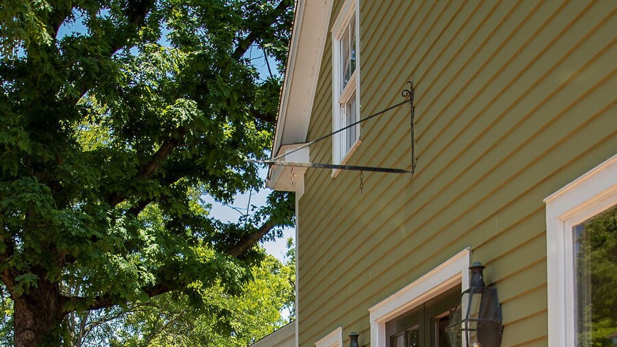 Country Squire Inn & Suites