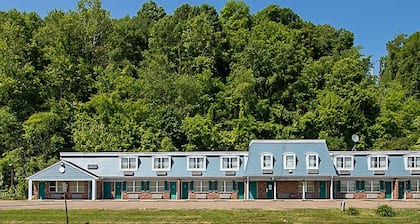Country Squire Inn & Suites