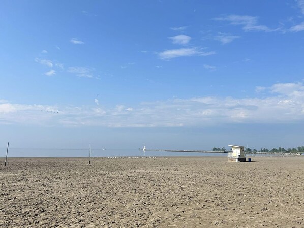 Beach - Charming historic building mins walk to beach, downtown, train and amenities (Cobourg)