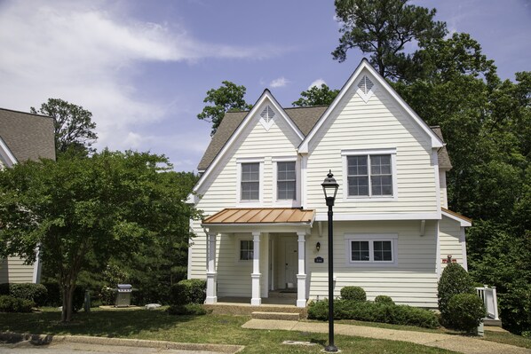 Exterior - Comfortable 3 bedrooms near Water Country, Busch Gardens, Historic Williamsburg! (Williamsburg)