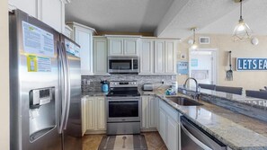 Condo, Multiple Beds, Balcony, Ocean View | Private kitchen | Fridge, microwave, oven, stovetop
