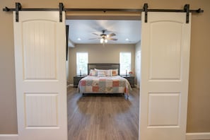 3 chambres, fer et planche Ă repasser, Wi-Fi, draps fournis