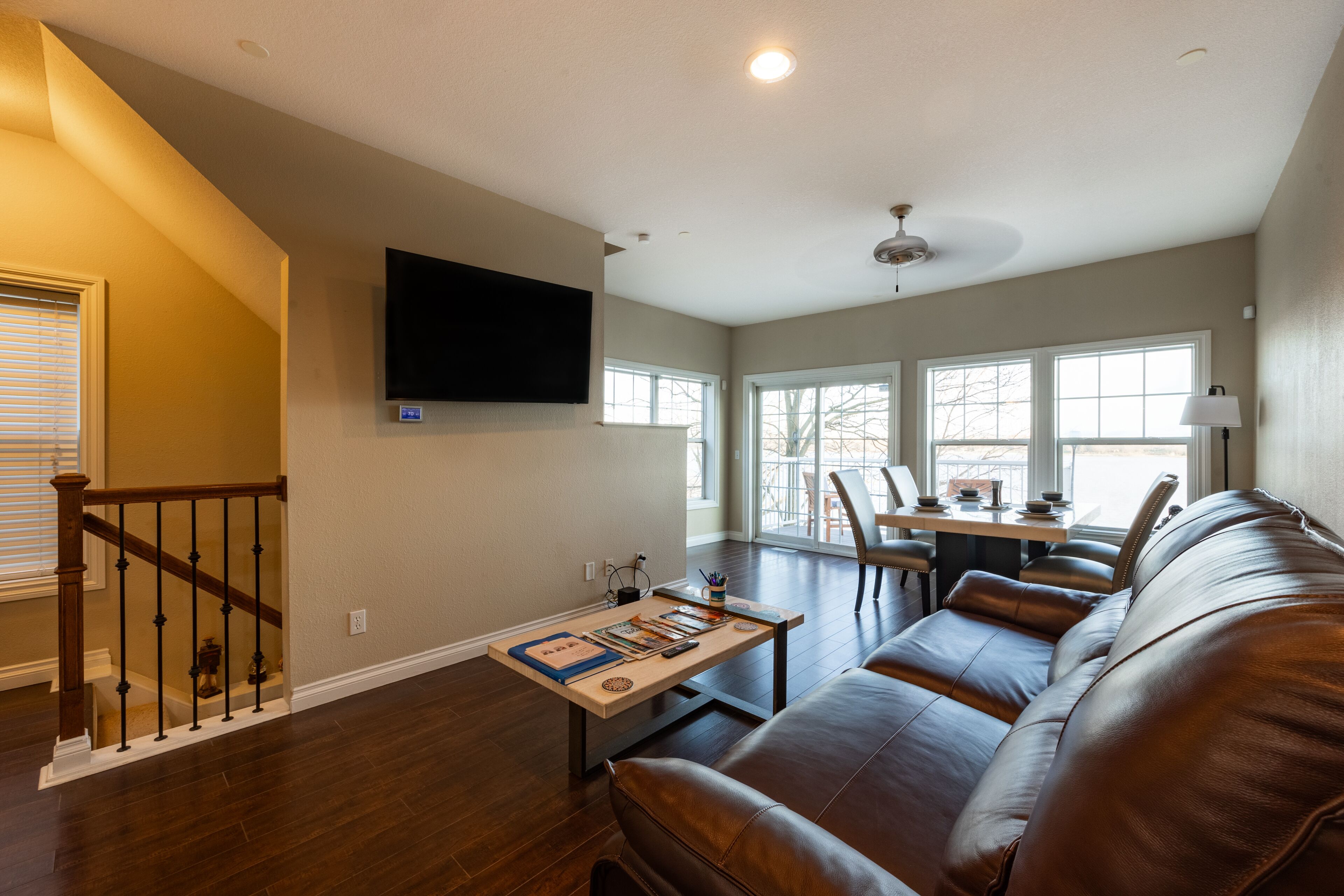 Smart TV, fireplace
