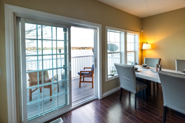 Dining - River Front Landing. Amazing Views. Made for You! (Toledo)
