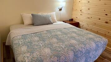 Family Suite | Desk, laptop workspace, iron/ironing board, free WiFi