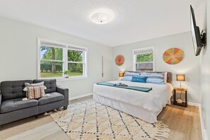 3 habitaciones, escritorio, tabla de planchar con plancha y wifi gratis 