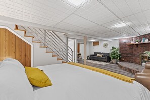 3 bedrooms, desk, iron/ironing board, free WiFi