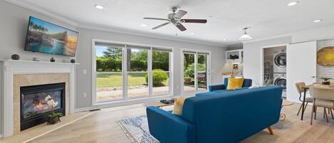 Smart TV, computer monitors