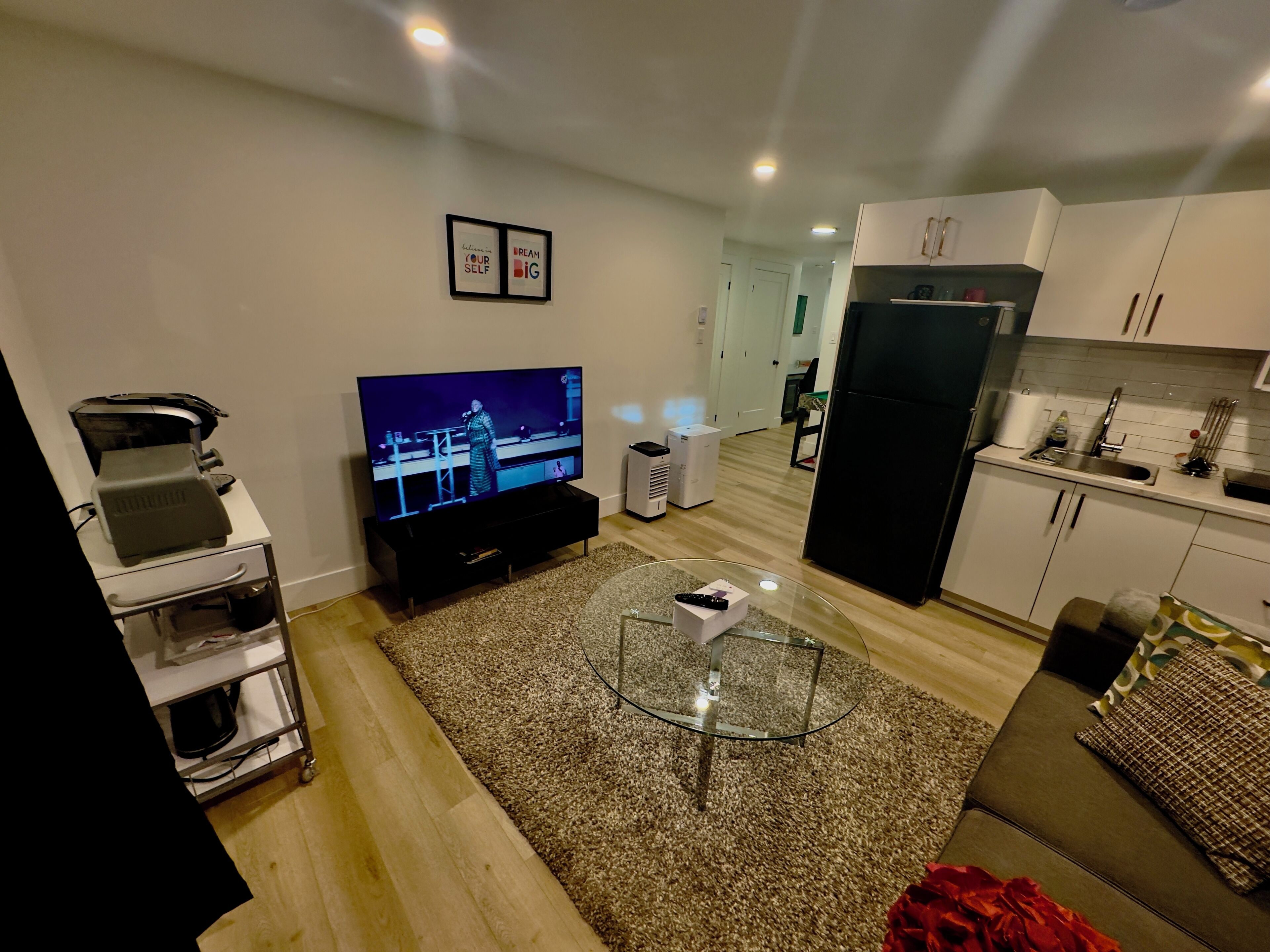 Smart TV, computer monitors