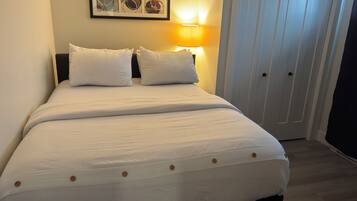 1 bedroom, desk, free WiFi, bed sheets