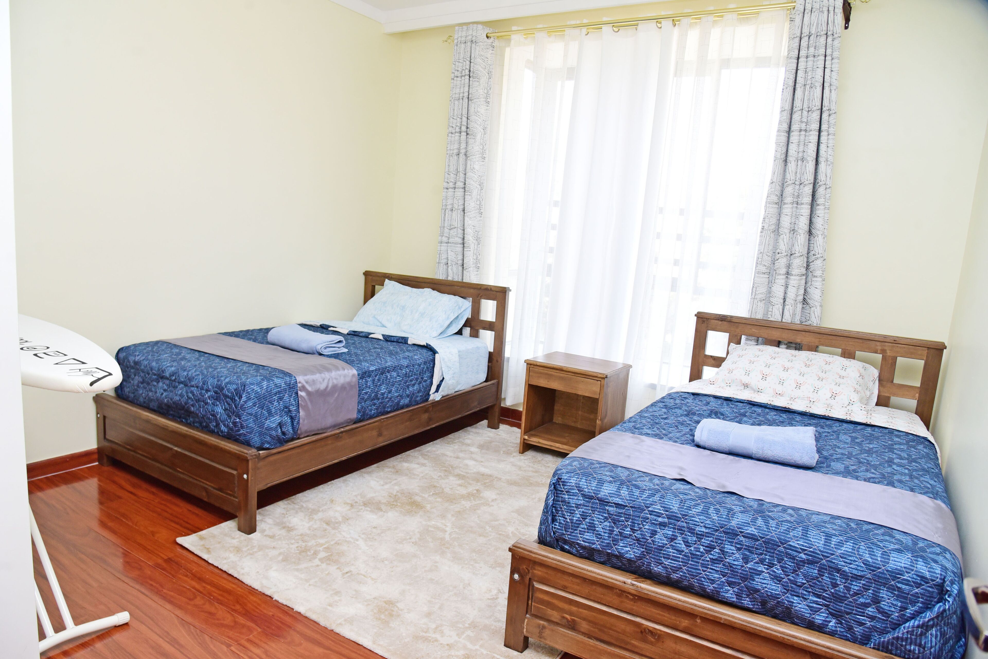 2 habitaciones, tabla de planchar con plancha, wifi y ropa de cama 