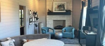 Beautiful Hill Country Charm. 88 acres with mini farm animals.