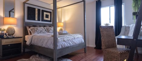 3 habitaciones, escritorio, tabla de planchar con plancha y wifi