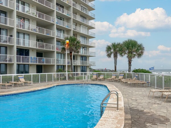 Beach View 3br/2ba W/pools Sleeps 8 - Adventure Island, Orange Beach