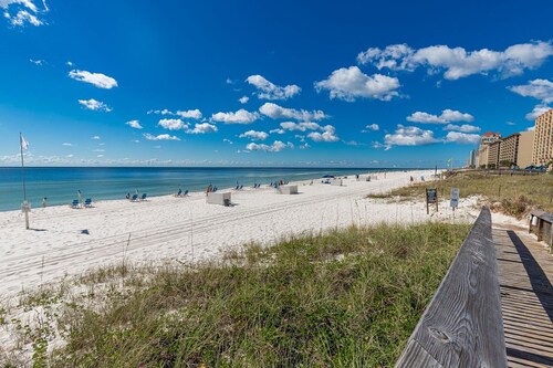 Beach View 3br/2ba W/pools Sleeps 8