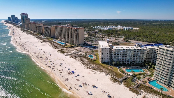 On the beach - Beach View 3br/2ba W/pools Sleeps 8 (Orange Beach)