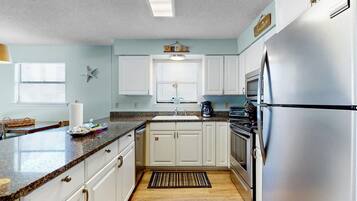 Condo, Multiple Beds, Balcony | Private kitchen | Fridge, microwave, oven, stovetop