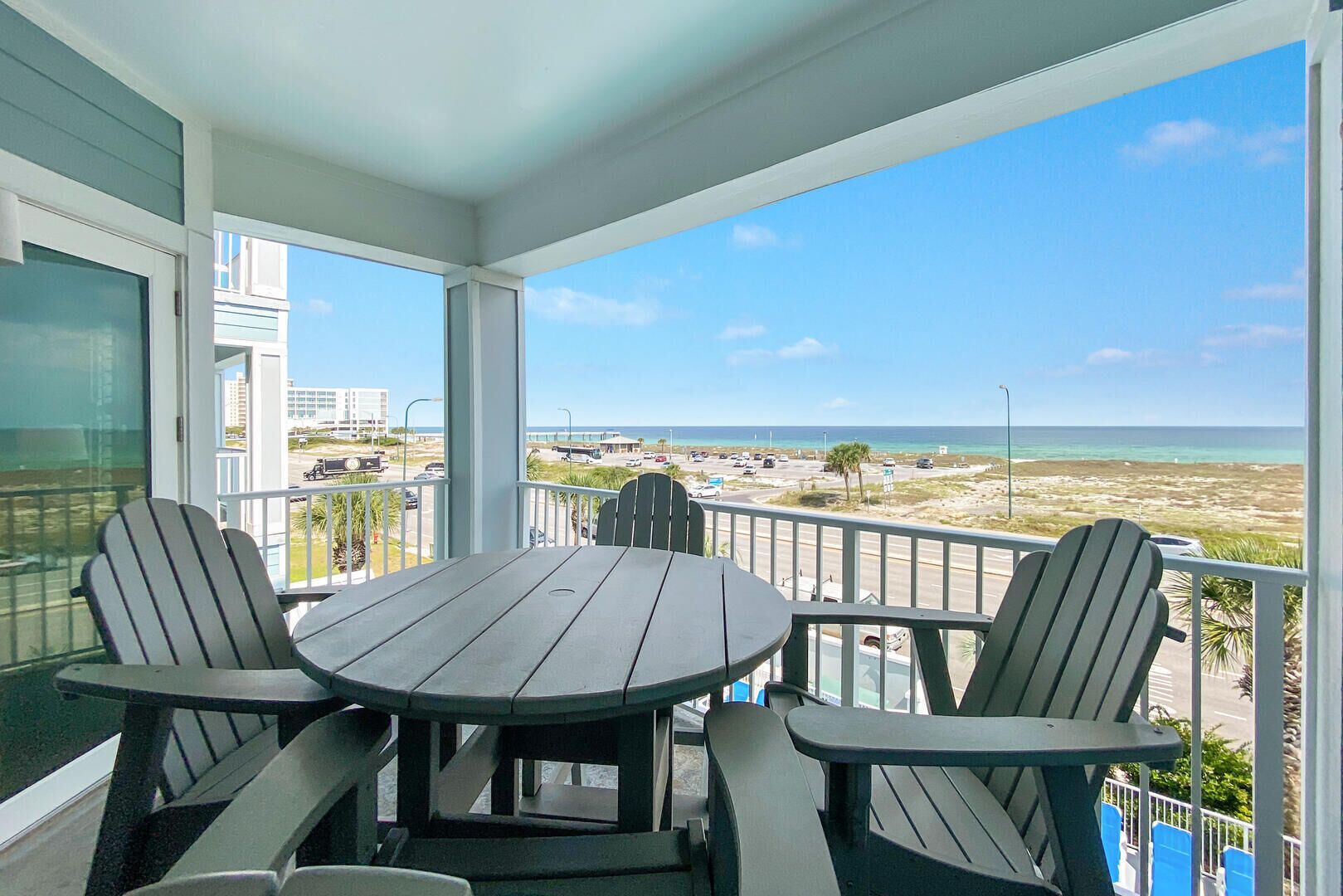 Apartment, Mehrere Betten, Balkon, Meerblick | Unterkunftsgelände