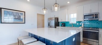 Stunning 3br/2.5ba, Pet Friendly, Sleeps 12