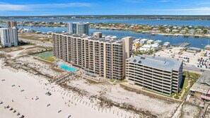 On the beach - Beachfront Condo w/ View & Pool, Sleeps 8 (Orange Beach)