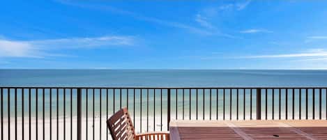 コンドミニアム ベッド (複数台) バルコニー オーシャンビュー | 施設の敷地