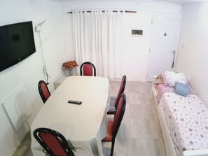 Standard Apartment | Living area | Flat-screen TV - Casa Mis Suegros (Mar del Plata)