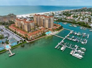Overlooking the marina, this hotel offers stunning ocean views and a tranquil atmosphere.