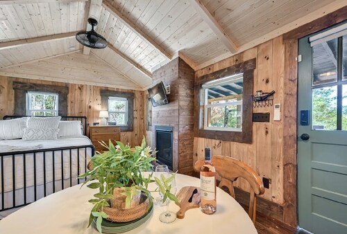 Garden Nest | A Peaceful Sanctuary Close to Downtown Hendersonville!