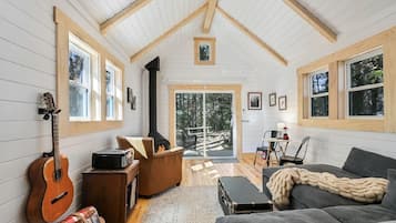 TV, fireplace, DVD player, music library