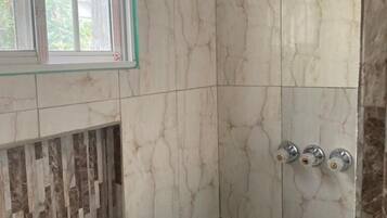 Villa, 3 chambres | Salle de bain | Serviettes fournies