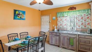 Villa, 3 Bedrooms | Dining