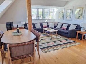 Cottage | Dining - Number 10 The Penthouse (Swanage)