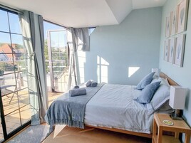 2 bedrooms, individually decorated, individually furnished, free WiFi