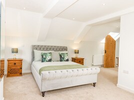 2 bedrooms, individually decorated, individually furnished, free WiFi