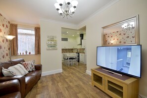 Apartment, Multiple Beds | Living area