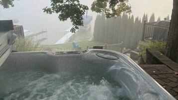 Bain à remous extérieur
