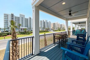 Casa, varias camas, balcón | Áreas de la propiedad