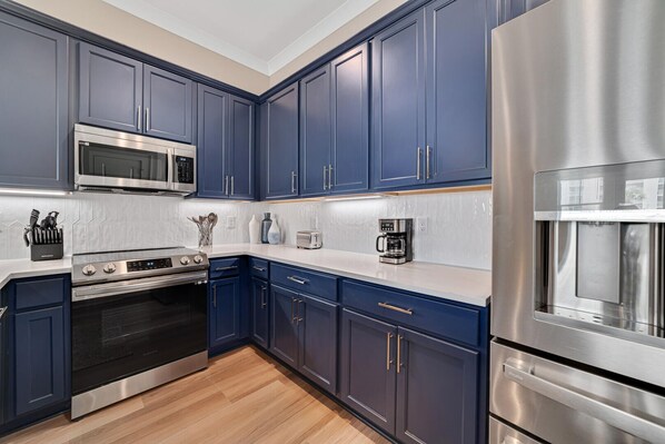 Casa, varias camas, balcón | Cocina privada | Refrigerador, microondas, horno y parrilla de estufa 