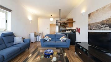 Apartemen Basic, 2 Tempat Tidur Double | Area keluarga | TV