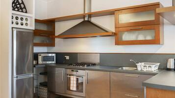 Apartemen Basic, 2 Tempat Tidur Double | Dapur pribadi | Lemari es, microwave, oven, dan kompor