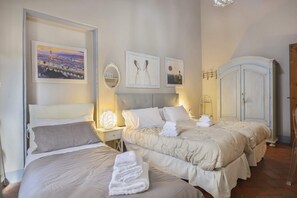 Basic Apartment, Multiple Beds