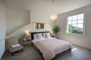 5 habitaciones, decoración personalizada y muebles diferentes