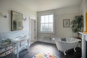 Bathroom - Archery Retreat (St Leonards-On-Sea)