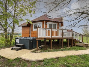 Exterior - Honeybee Retreat (King's Lynn)