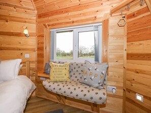 1 bedroom, individually decorated, individually furnished