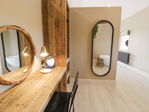 1 bedroom, individually decorated, individually furnished