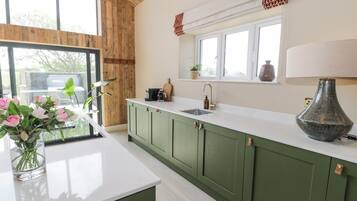 Fridge, dishwasher, cookware/dishes/utensils